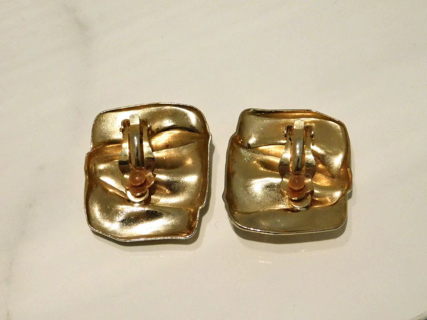 Vintage 1980s Gold Tone Statement Clip-on Earrings
